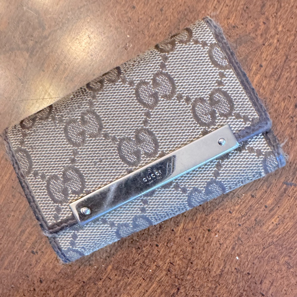 Gucci Key Holder. Classy. Vintage. Chic.